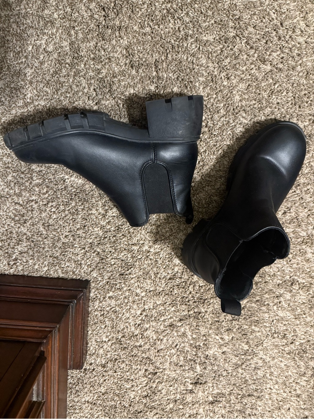 Steve Madden Black Leather Chelsea Ankle Boots